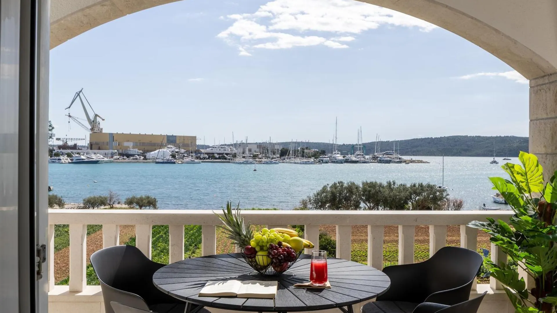 Apartments By The Sea Seget Donji, Trogir - 23134 Croácia