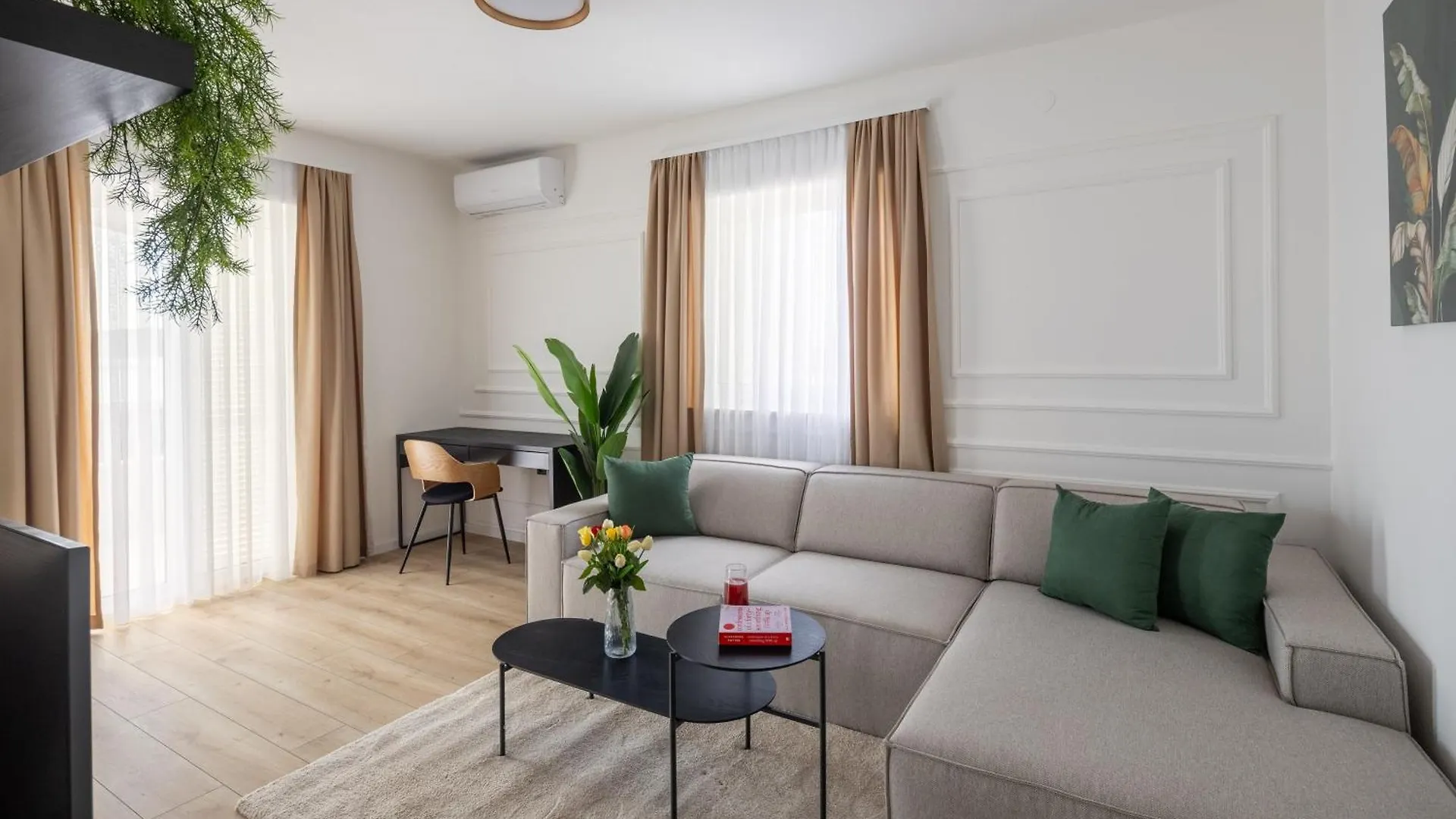 Apartments By The Sea Seget Donji, Trogir - 23134 0*,  Croácia