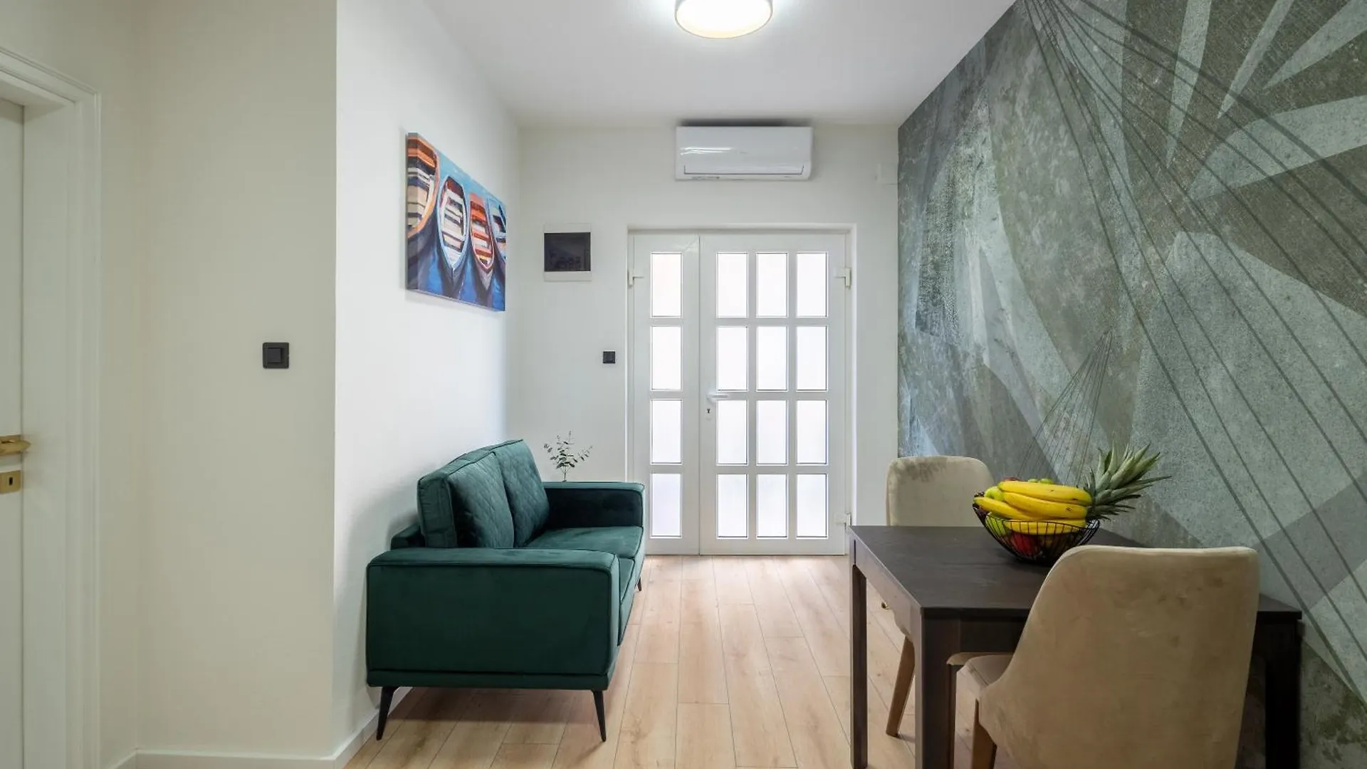Apartments By The Sea Seget Donji, Trogir - 23134 0*,